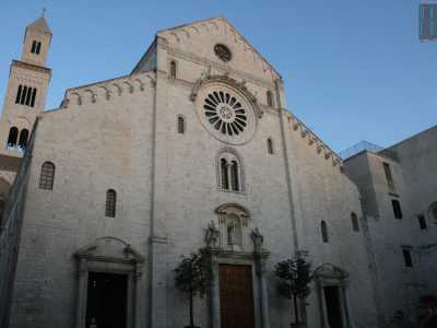 Proseguiamo e andiamo a visitare il succorpo della Cattedrale di San Sabino. Inaugurata nel 1292, fu costruita sulle rovine del duomo fondato nel V secolo e distrutto da Guglielmo il Malo nel 1156